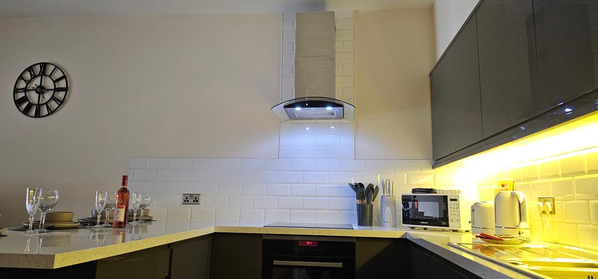Modern Town Centre Flat 11 At Christchurch Park Apartment *